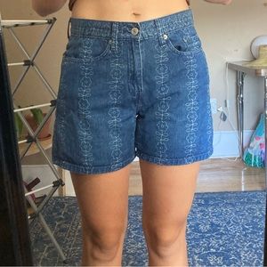 Vintage Levi shorts with flower pattern